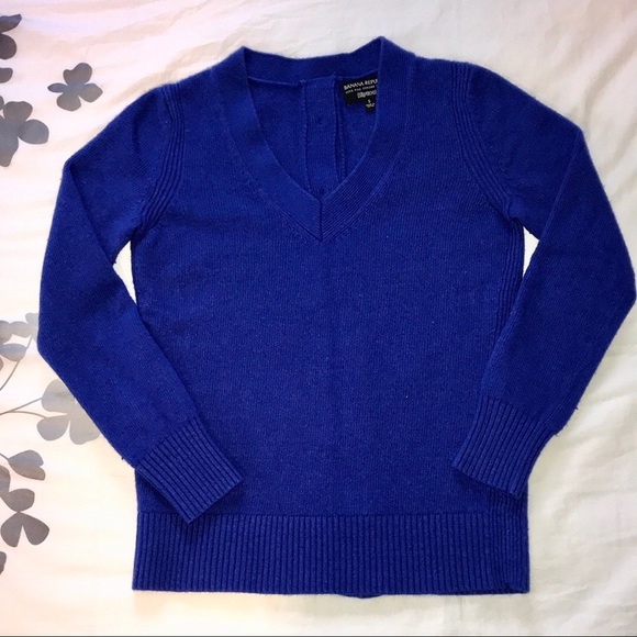 Button-Back Sweater 💙 - Picture 2 of 6